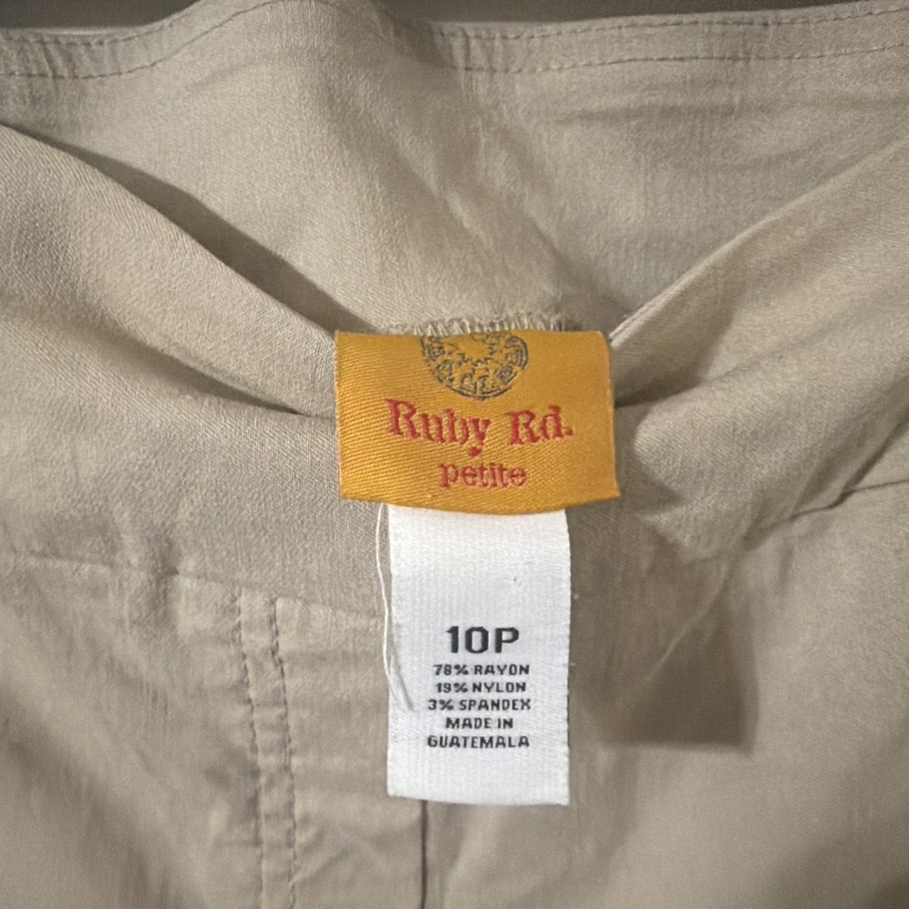 Ruby Rd. petite Stretch Capri Pants - Size 10P - Picture 3 of 5